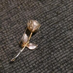 Delicate Gold-Toned Rose Brooch
